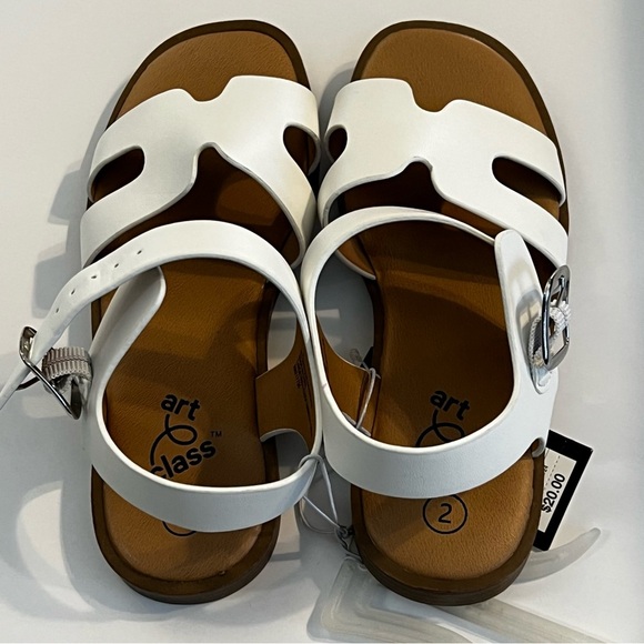 NWT Girls Art Class Mari Ankle Strap Sandals in white Faux Leather - Picture 2 of 5
